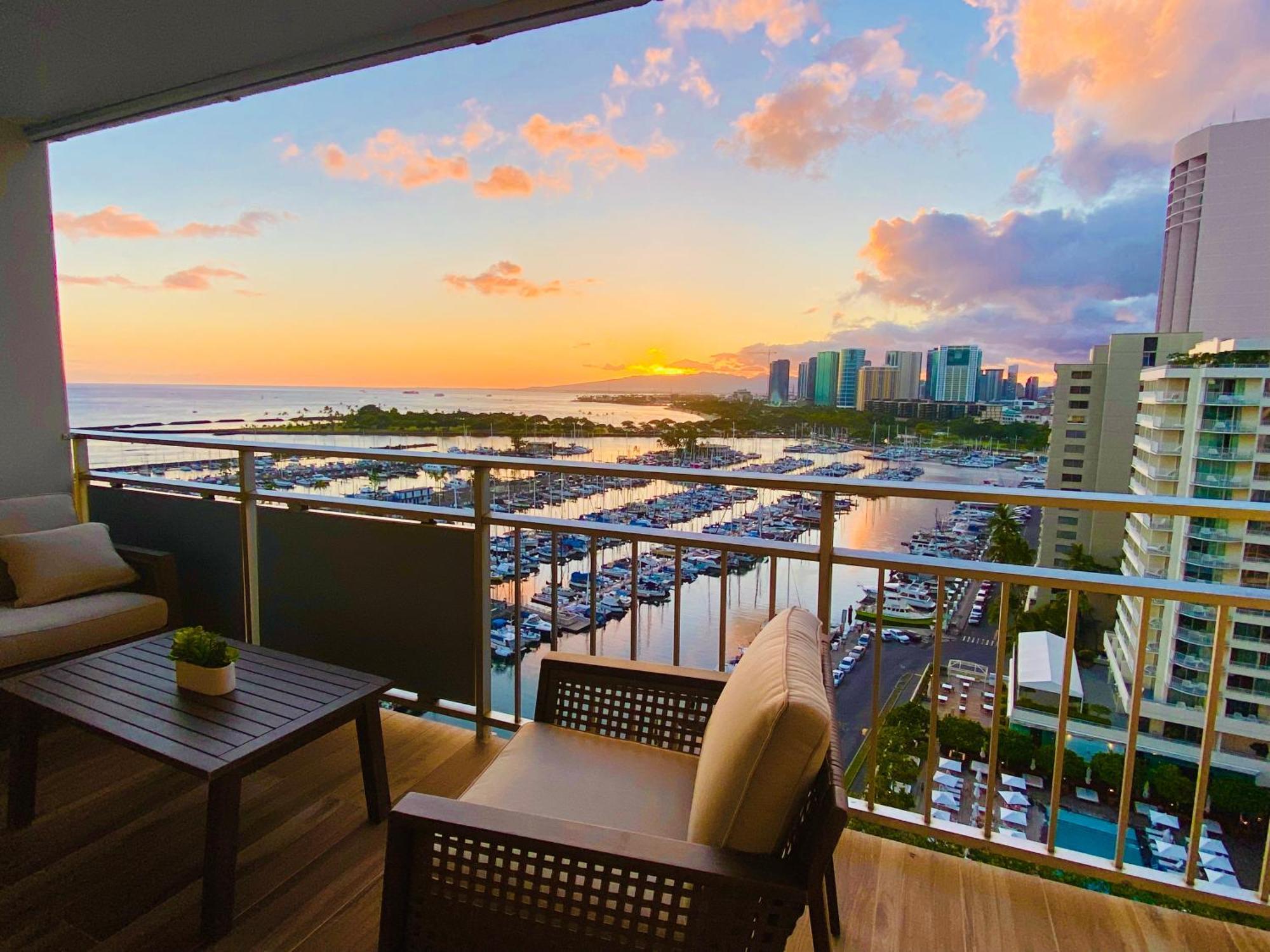 Panoramic Oceanview Resort - Full Kitchen In Each Room, 2 Swimming Pools, Onsite Restaurants, Fireworks Every Friday Honolulu Eksteriør billede