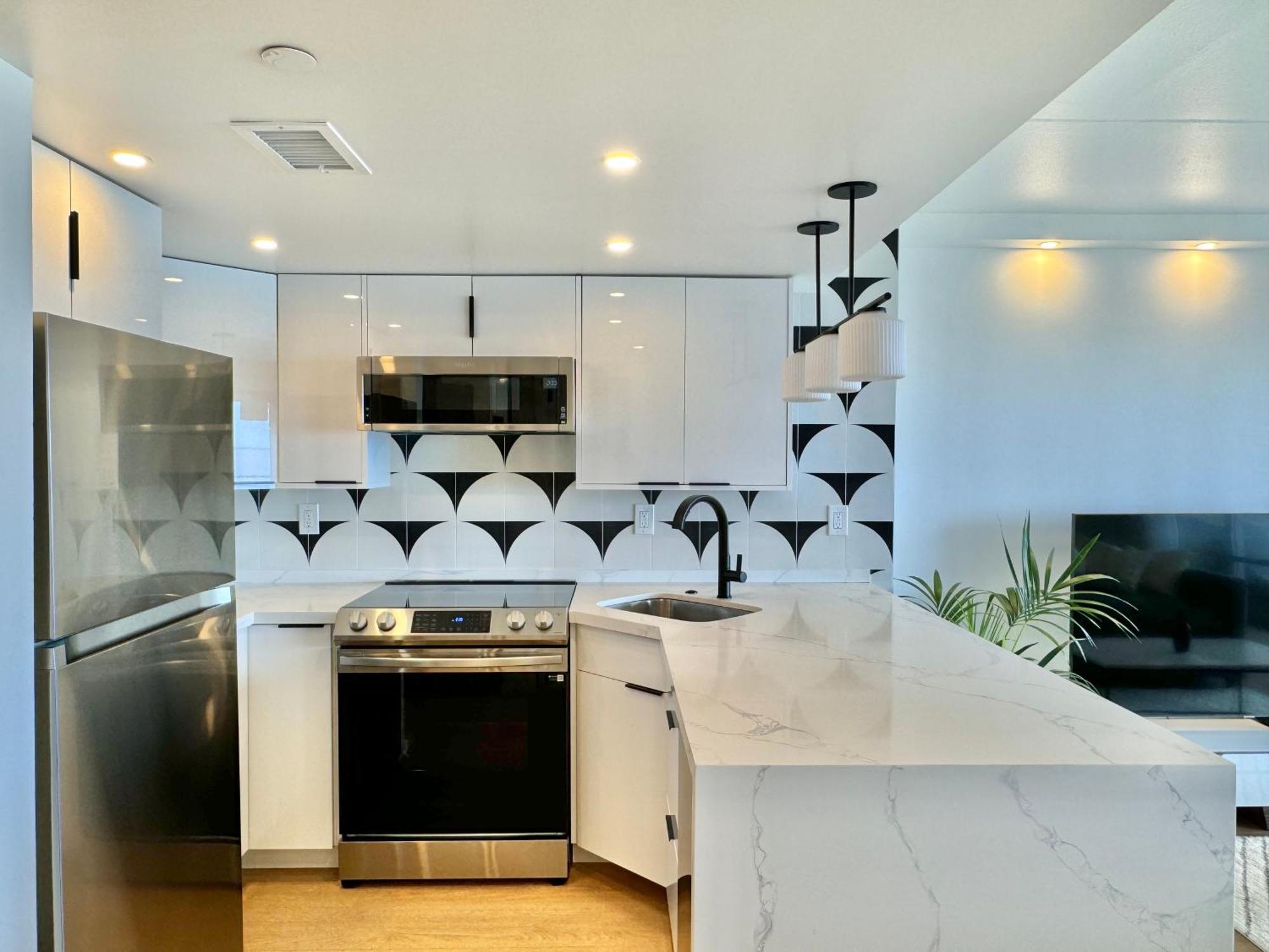 Panoramic Oceanview Resort - Full Kitchen In Each Room, 2 Swimming Pools, Onsite Restaurants, Fireworks Every Friday Honolulu Eksteriør billede
