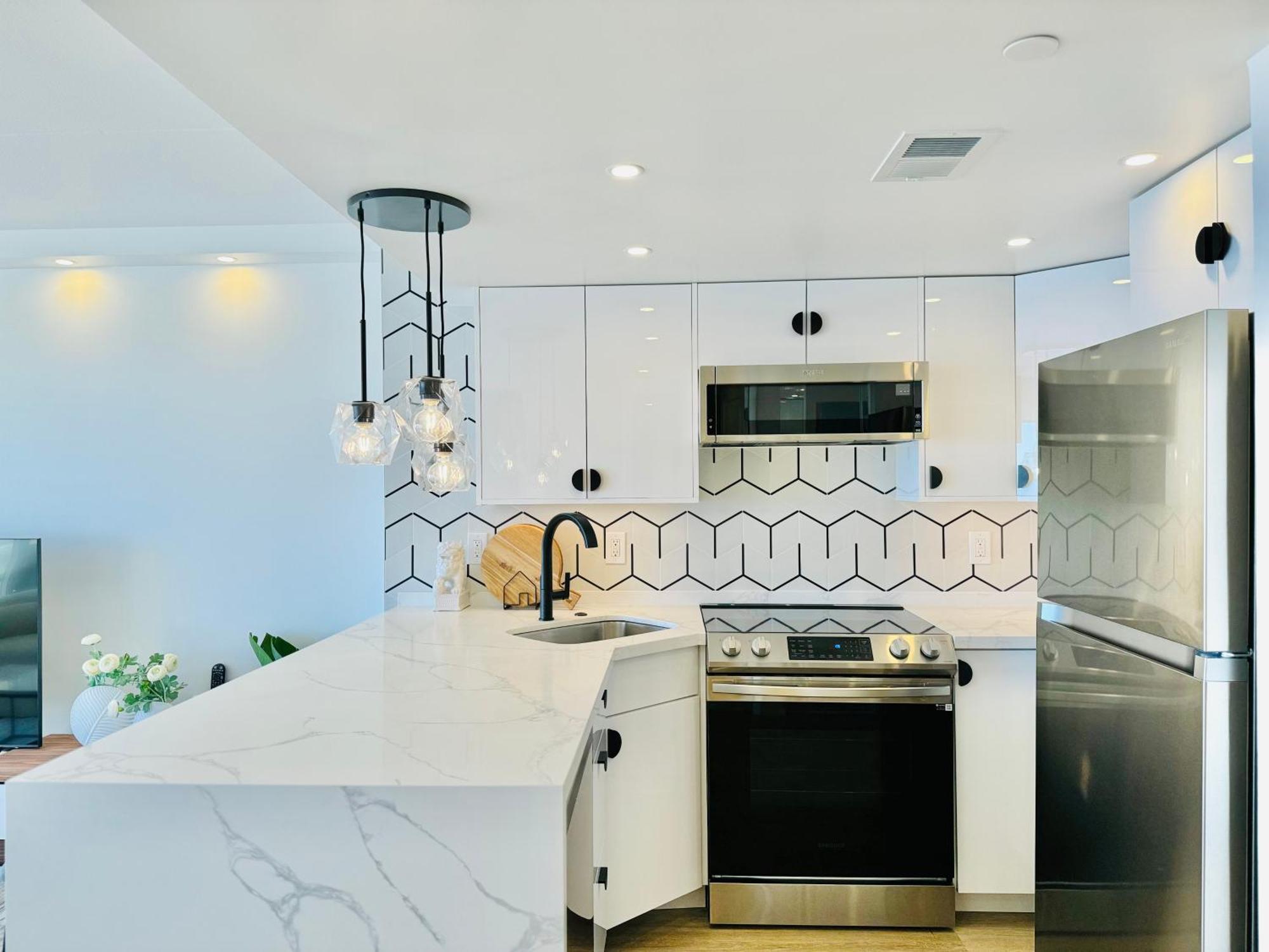 Panoramic Oceanview Resort - Full Kitchen In Each Room, 2 Swimming Pools, Onsite Restaurants, Fireworks Every Friday Honolulu Eksteriør billede