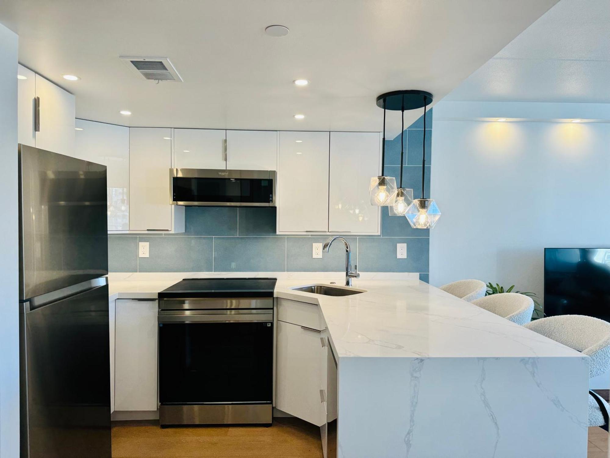 Panoramic Oceanview Resort - Full Kitchen In Each Room, 2 Swimming Pools, Onsite Restaurants, Fireworks Every Friday Honolulu Eksteriør billede