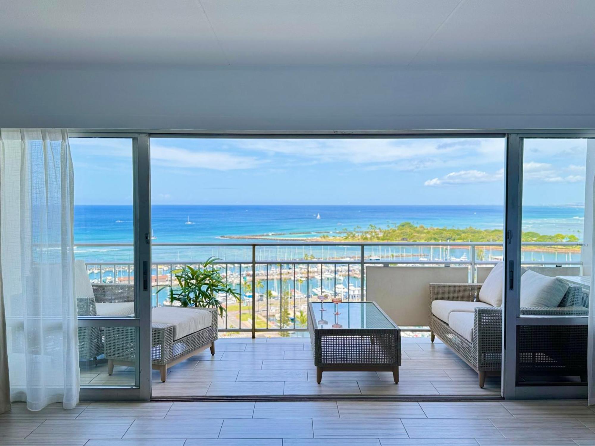 Panoramic Oceanview Resort - Full Kitchen In Each Room, 2 Swimming Pools, Onsite Restaurants, Fireworks Every Friday Honolulu Eksteriør billede